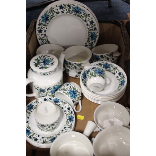 92 - TWO TRAYS OF MID CENTURY RETRO FLORAL PATTERN MIDWINTER TEA AND DINNERWARE