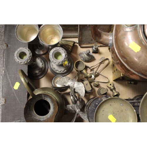 93 - A TRAY OF ASSORTED METALWARE TO INCLUDE A COPPER KETTLE ETC