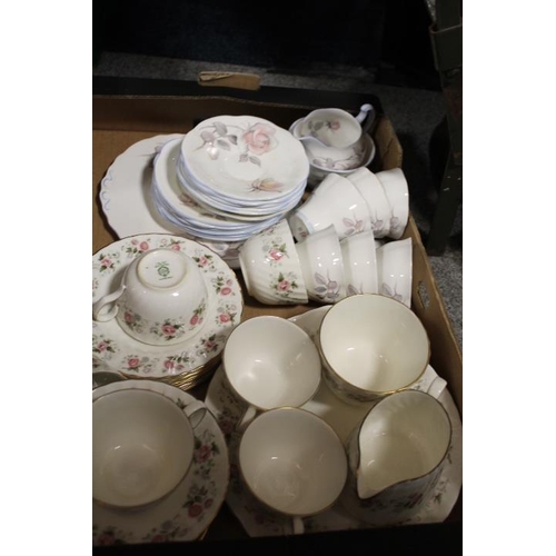 94 - A TRAY OF WEDGWOOD CAVENDISH TEAWARE TOGETHER WITH ANOTHER BOX OF TEAWARE AND CERAMICS TO INCLUDE MI... 