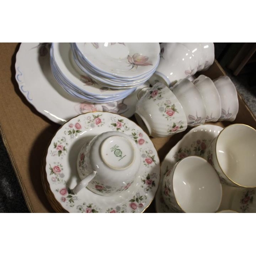 94 - A TRAY OF WEDGWOOD CAVENDISH TEAWARE TOGETHER WITH ANOTHER BOX OF TEAWARE AND CERAMICS TO INCLUDE MI... 