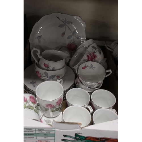 98 - A TRAY OF MOSTLY ROYAL ALBERT 'TENT ROSE' PATTERN TEAWARE TOGETHER WITH A TRAY OF ASSORTED TEAWARE E... 