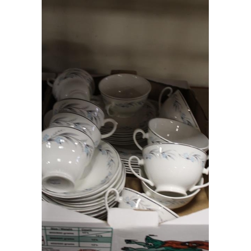 98 - A TRAY OF MOSTLY ROYAL ALBERT 'TENT ROSE' PATTERN TEAWARE TOGETHER WITH A TRAY OF ASSORTED TEAWARE E... 