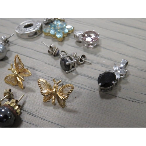 224 - A COLLECTION OF ASSORTED EARRINGS TOGETHER WITH A GEMSET SILVER PENDANT