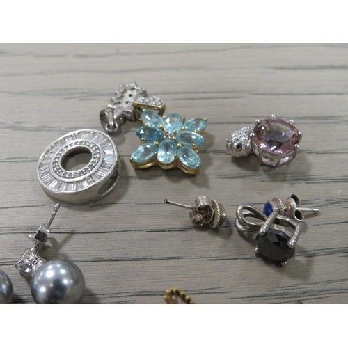 224 - A COLLECTION OF ASSORTED EARRINGS TOGETHER WITH A GEMSET SILVER PENDANT