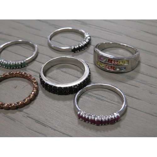 227 - A COLLECTION OF MODERN SILVER GEMSET RINGS ETC (6)