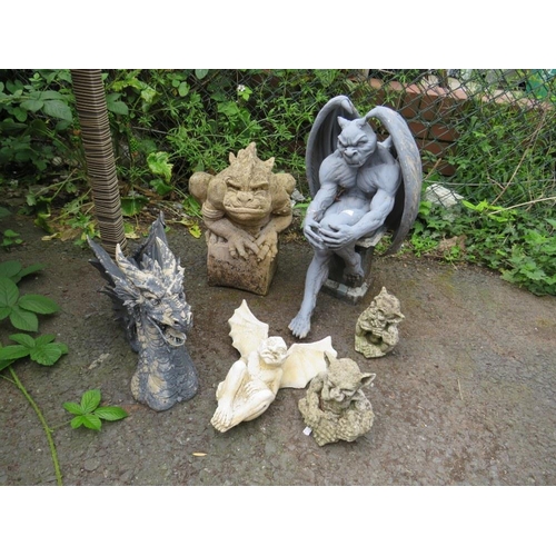 553 - A HEAVY STONE GARGOYLE H-46 CM WITH OTHER STONE AND PLASTIC ORNAMENTS