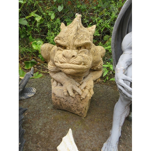 553 - A HEAVY STONE GARGOYLE H-46 CM WITH OTHER STONE AND PLASTIC ORNAMENTS