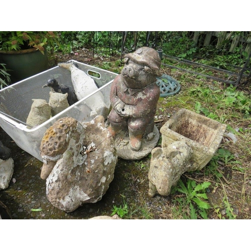 558 - A QUANTITY OF GARDEN ANIMAL ORNAMENTS INCLUDING A WATER FEATURE