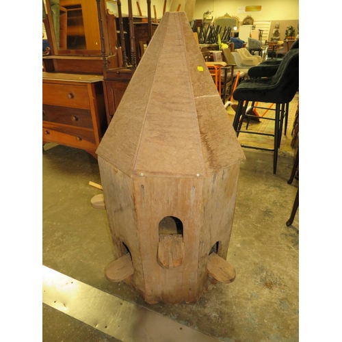 765 - A WOODEN DOVECOTE