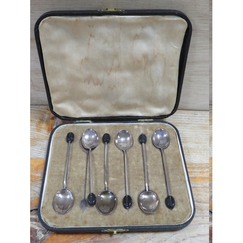 184 - A CASED SET OF HALLMARKED SILVER COFFEE BEAN SPOONS