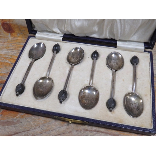 186 - A CASED SET OF HALLMARKED SILVER COFFEE BEAN SPOONS