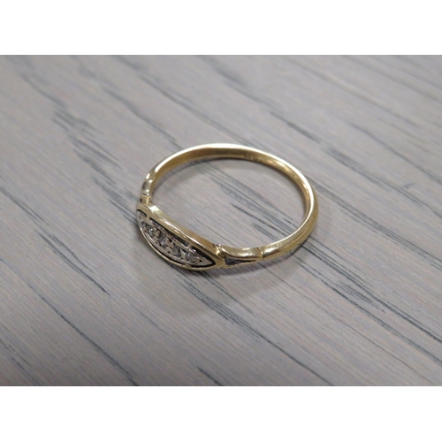 200 - AN 18CT GOLD ILLUSION SET STONES RING WITH