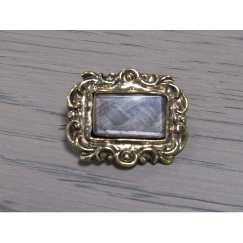 215 - AN ANTIQUE 19TH CENTURY MOURNING BROOCH