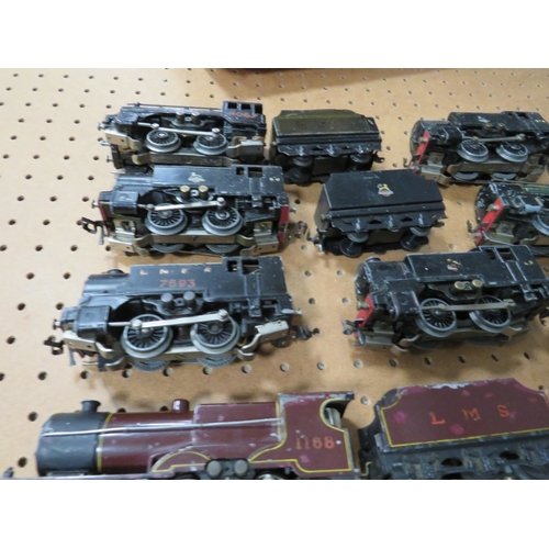 143 - A SELECTION OF TRIX TWIN RAILWAY LOCOMOTIVES AND TENDER, contained in a Trix box