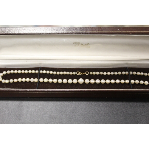 215A - A PEARL NECKLACE WITH 9CT GOLD CLASP