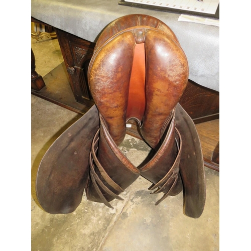 661 - A LEATHER HORSE RIDING SADDLE