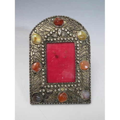 106 - FOUR LATE 19TH / EARLY 20TH CENTURY MINIATURE FRAMES, to include an adjustable example, smallest 3.5... 