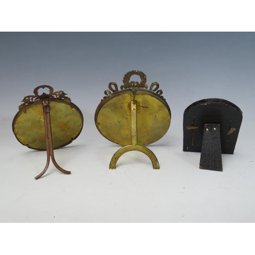 106 - FOUR LATE 19TH / EARLY 20TH CENTURY MINIATURE FRAMES, to include an adjustable example, smallest 3.5... 