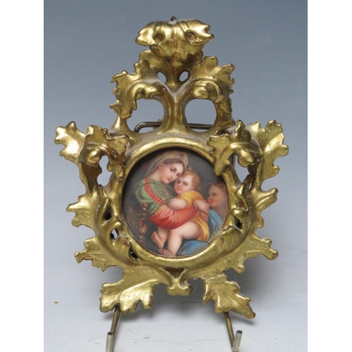 107 - AFTER RAPHAEL - A 19TH CENTURY CONTINENTAL CIRCULAR PORCELAIN PLAQUE OF THE MADONNA & CHILD, unsigne... 