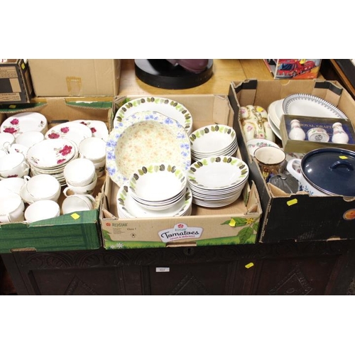 115 - FOUR TRAYS OF ASSORTED CERAMICS TO INCLUDED DRESSING TABLE ITEMS