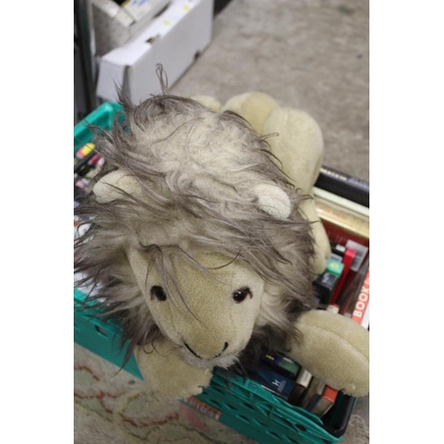 138 - A TRAY OF ASSORTED HARD BACK BOOKS TOGETHER WITH A LION SOFT TOY