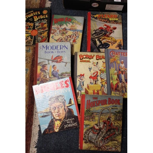 162 - A TRAY OF ASSORTED VINTAGE AND MODERN BOOKS TO INCLUDE AN UNOPENED COLIN DEXTOR BOXSET