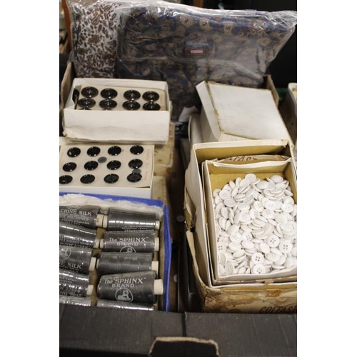 165 - A LARGE QUANTITY OF SEWING ACCESSORIES TO INCLUDE BUTTONS, UNOPENED SPINX BRAND COTTON ETC