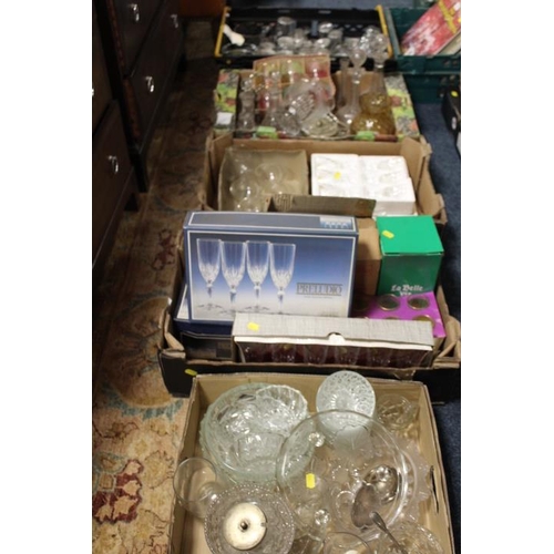 169 - FIVE TRAYS OF ASSORTED GLASSWARE