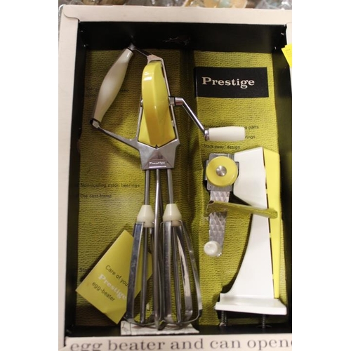 171 - A TRAY OF VINTAGE KITCHEN WARE ETC TO INCLUDE A RETRO STYLE PRESTIGE EGG BEATER AND CAN OPENER SET I... 