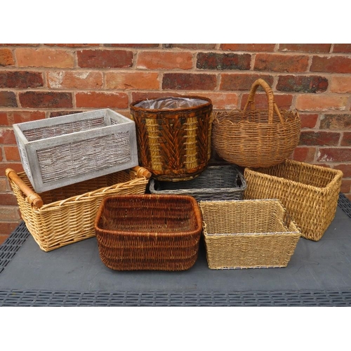 234 - A QUANTITY OF WICKERWARE / BASKETS ETC