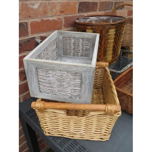 234 - A QUANTITY OF WICKERWARE / BASKETS ETC