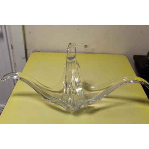 258 - A STUDIO / ART GLASS TABLE CENTRE PIECE