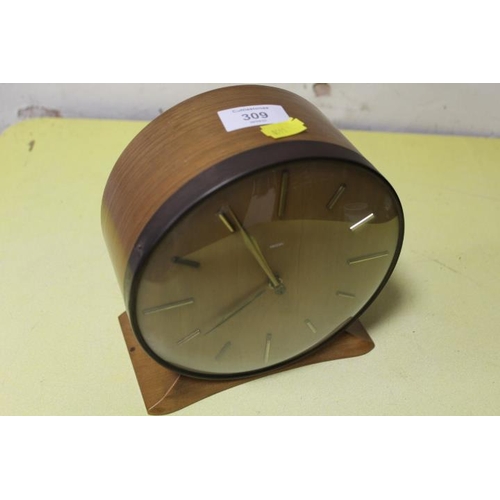 309 - A VINTAGE ART DECO SMITHS LIGHT WOOD MANTLE CLOCK