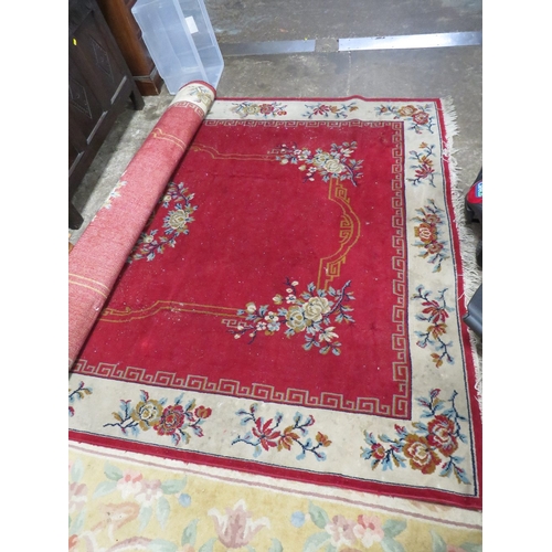 939 - A LARGE 20TH CENTURY EASTERN WOOLEN RUG - APPROX 2 M x 3 M