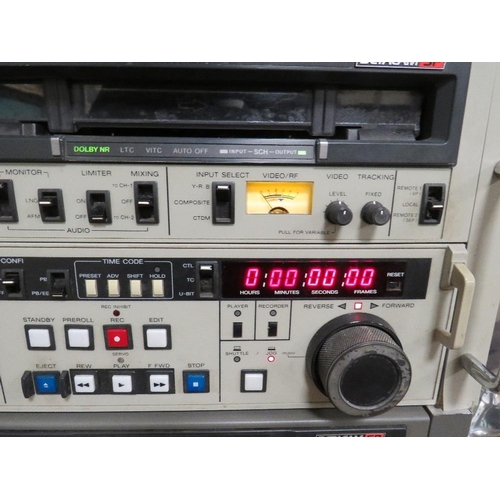 127 - A SONY STUDIO VIDEO CASSETTE RECORDER BWV-70P EDITING SYSTEM TOGETHER WITH A SONY STUDIO VIDEO CASSE... 