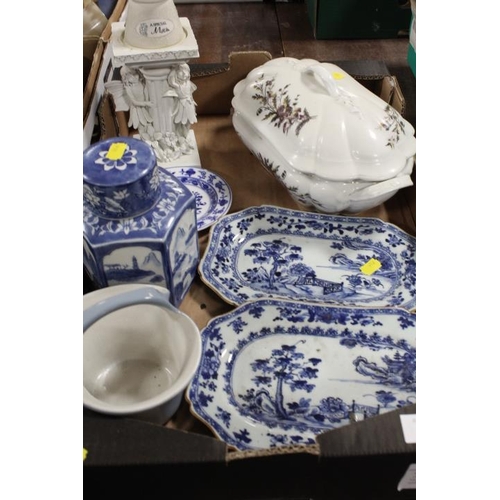 155 - A SMALL COLLECTION OF CERAMICS TO INCLUDE BLUE/WHITE WEAR