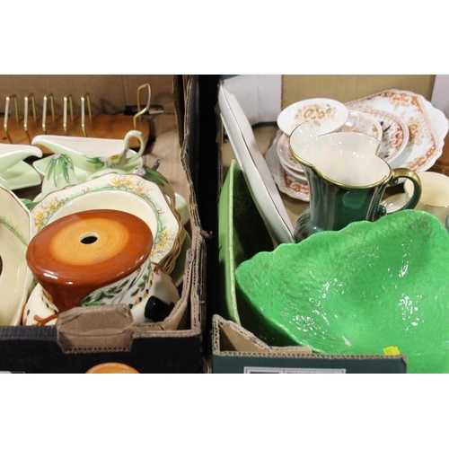 162 - TWO TRAYS OF ASSORTED CERAMICS TO INCLUDE A NOVELTY CROWN DEVON CRUET SET AND A CROWN DEVON FIELDING... 