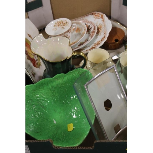 162 - TWO TRAYS OF ASSORTED CERAMICS TO INCLUDE A NOVELTY CROWN DEVON CRUET SET AND A CROWN DEVON FIELDING... 