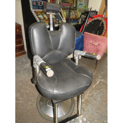 804 - A RETRO STYLE BARBERS CHAIR