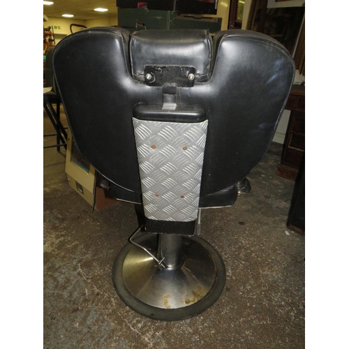 804 - A RETRO STYLE BARBERS CHAIR