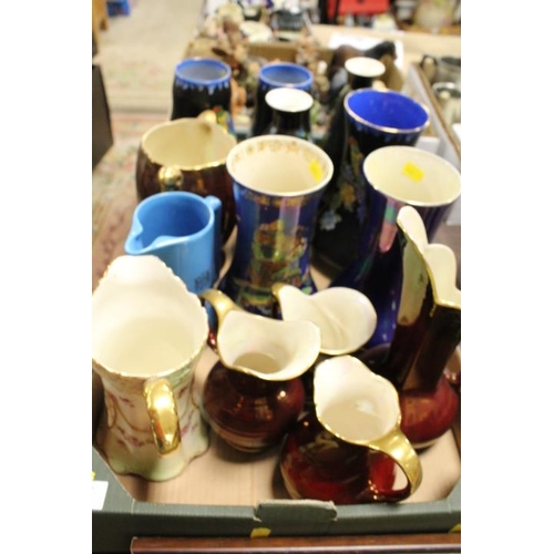 81 - A TRAY OF ASSORTED CERAMICS TO INCLUDE DEVON FIELDINGS LUSTRE WARE VASES ETC