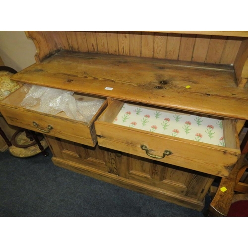 828 - AN ANTIQUE PINE KITCHEN DRESSER - H 208 cm, W 128 cm