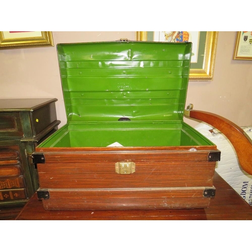 838 - A VINTAGE TIN TRUNK TOGETHER WITH A SMALL TRIPOD TABLE AND A WOODEN GRAIN BIN A/F