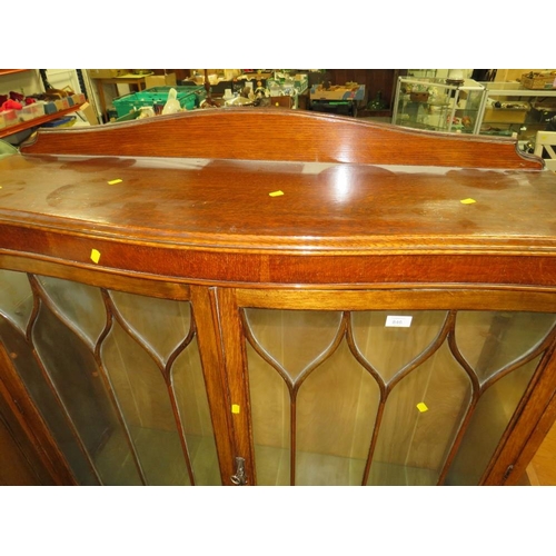 846 - A MID 20TH CENTURY OAK GLAZED CHINA CABINET