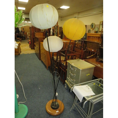 851 - A RETRO STYLE LAMP TOGETHER WITH A FLORAL LAMP