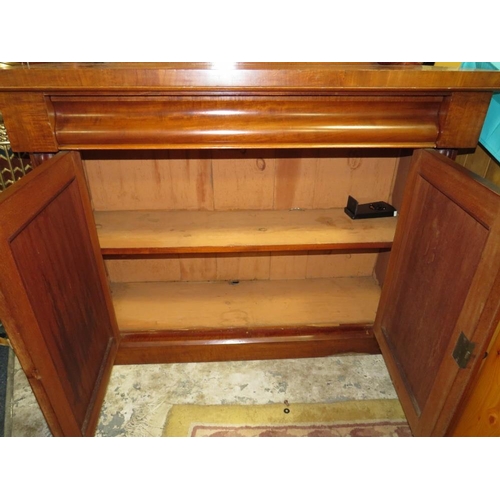 862 - A MID VICTORIAN MAHOGANY CHIFFONIER