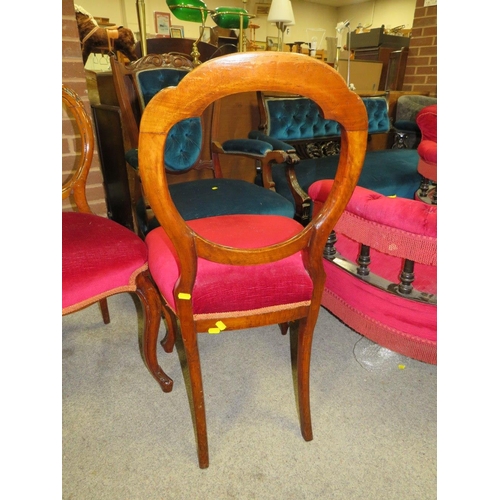 865 - A SET OF THREE MAHOGANY CARVED DINING CHAIRS