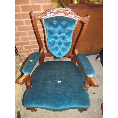 866 - AN EDWARDIAN MAHOGANY UPHOLSTERED ARM CHAIR