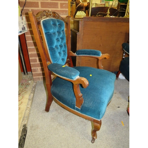 866 - AN EDWARDIAN MAHOGANY UPHOLSTERED ARM CHAIR