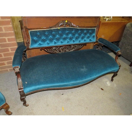 867 - AN EDWARDIAN MAHOGANY UPHOLSTERED SETTEE